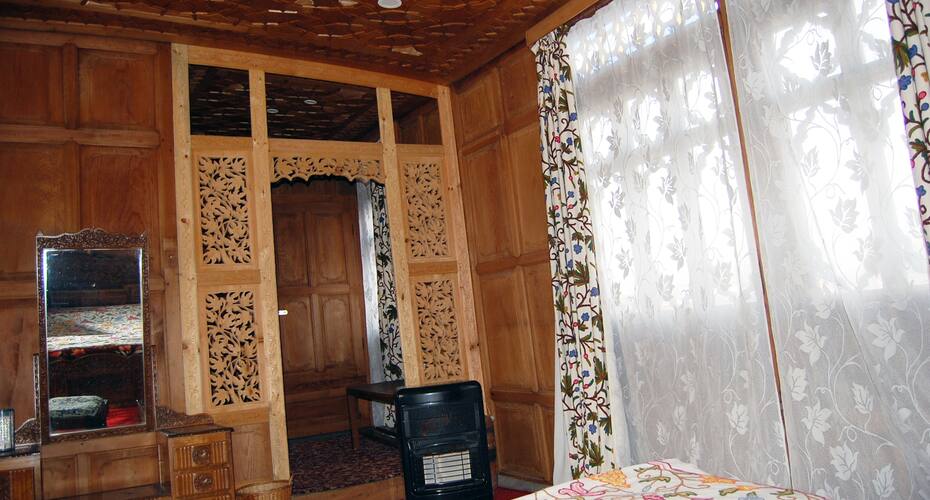 Royal Orchid House Boat, Srinagar 3